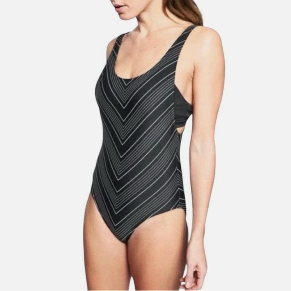 Athleta Size 36D/DD Chevron Stripe High Leg One Piece Swimsuit Black White
